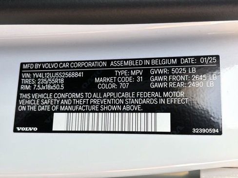 Used 2025 Volvo XC40 B5 Core image 35