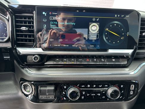 Used 2023 Chevrolet Silverado 1500 High Country w/ Technology Package image 8