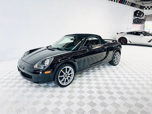 Used 2002 Toyota MR2 image 2
