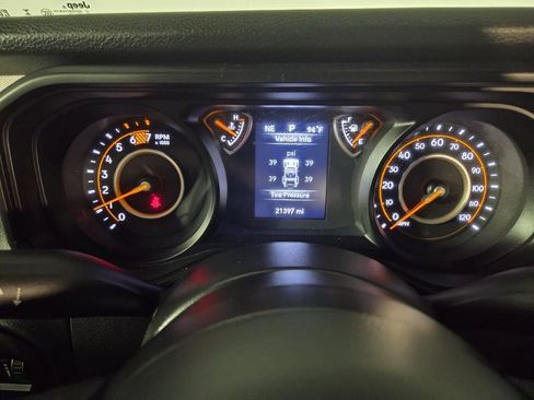 Used 2025 Jeep Wrangler Sport AWD/4WD image 16