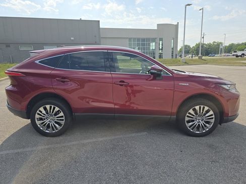 Used 2021 Toyota Venza Limited AWD/4WD image 9