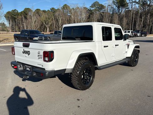 Certified 2025 Jeep Gladiator High Tide image 7