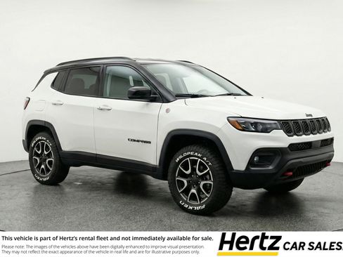 Used 2025 Jeep Compass Trailhawk AWD/4WD image 1