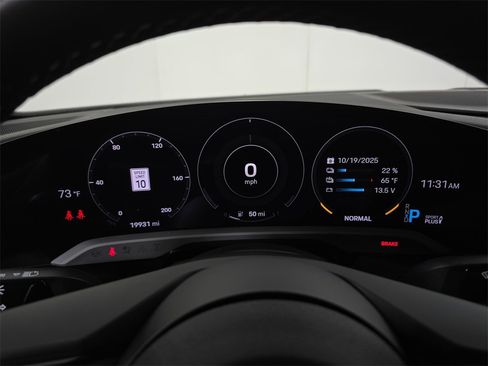 Used 2023 Porsche Taycan image 15