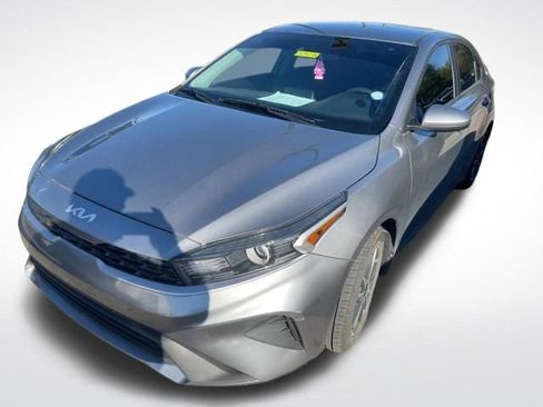 Used 2022 Kia Forte LXS image 4