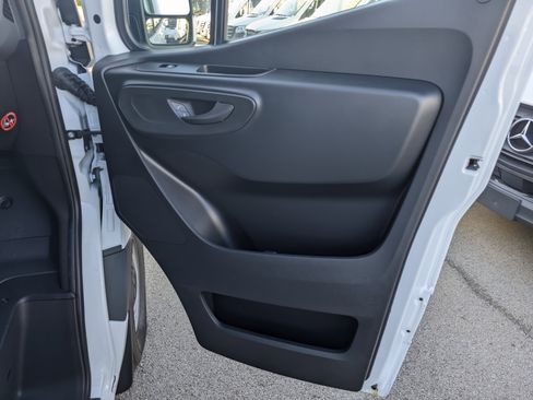 New 2024 Mercedes-Benz Sprinter 2500 w/ Acoustic Package image 21