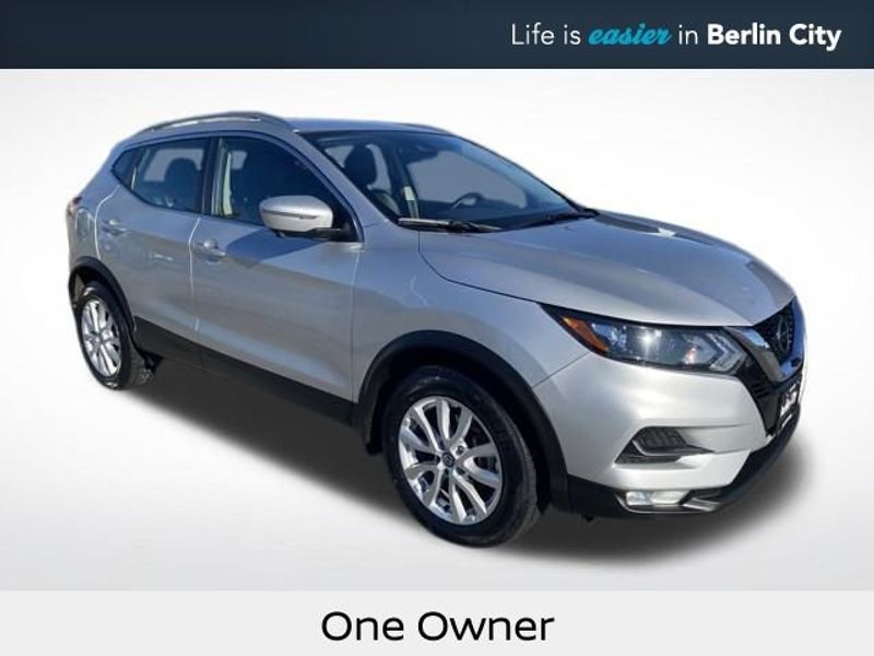 Certified 2022 Nissan Rogue Sport SV w/ Technology Package image 1