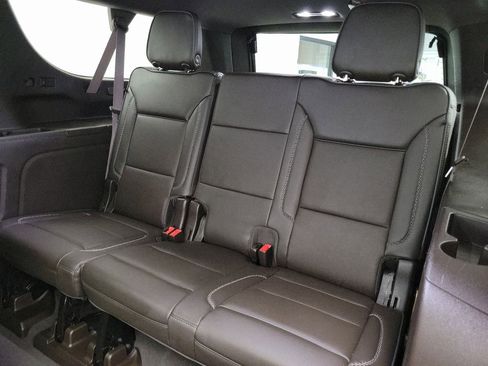 Used 2022 GMC Yukon XL Denali w/ Advanced Technology Package image 11