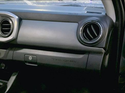 Used 2019 Toyota Tacoma SR5 image 18