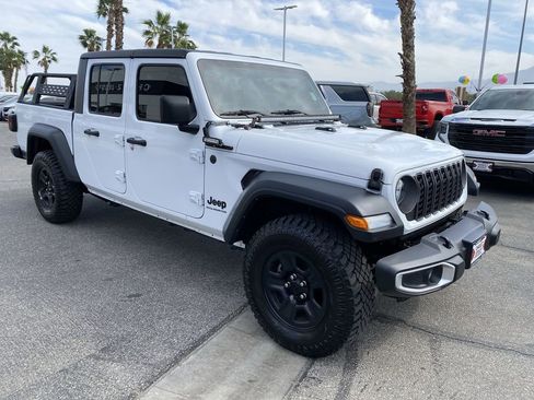 Used 2024 Jeep Gladiator Sport AWD/4WD image 39