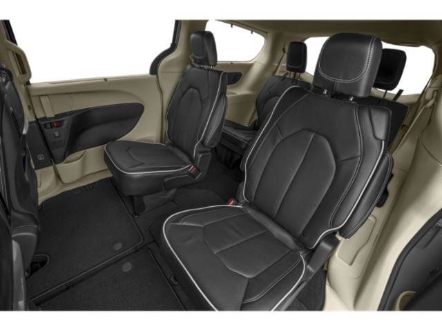 Used 2025 Chrysler Pacifica Limited FWD image 15
