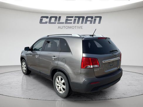 Used 2012 Kia Sorento LX w/ Third Row Pkg image 3