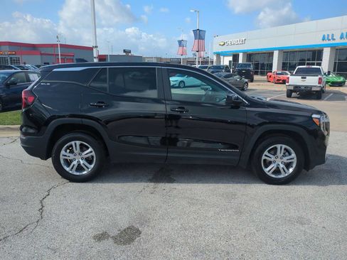 Used 2024 GMC Terrain SLE AWD/4WD image 9