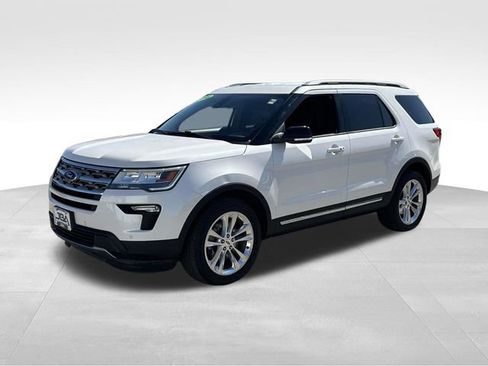 Used 2018 Ford Explorer XLT w/ Equipment Group 202A AWD/4WD image 25