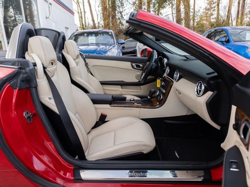 Used 2016 Mercedes-Benz SLK 350 image 25