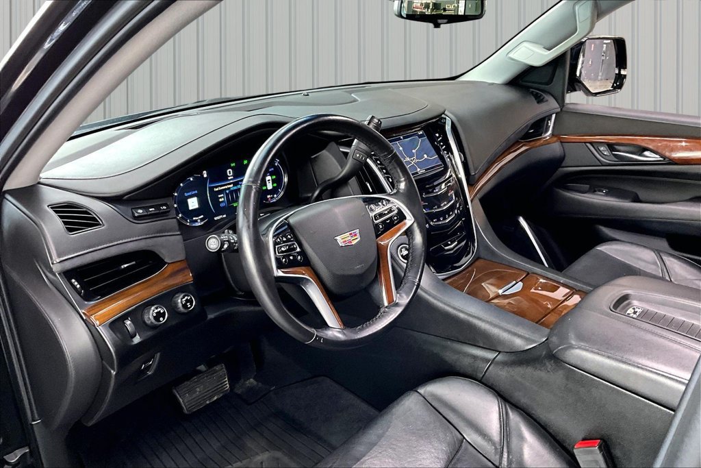Used 2019 Cadillac Escalade Premium Luxury w/ LPO, Radiant Package AWD/4WD image 17