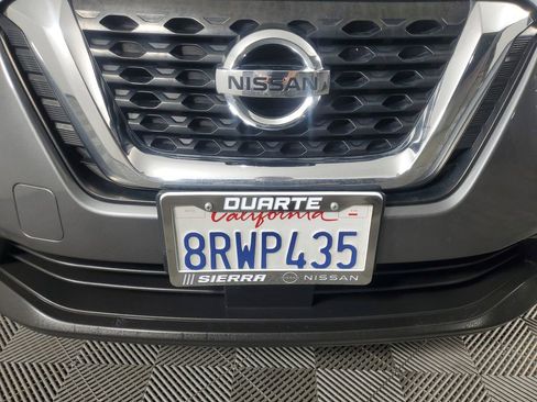 Used 2020 Nissan Kicks SV image 10