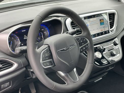 New 2026 Chrysler Pacifica Select AWD/4WD image 14