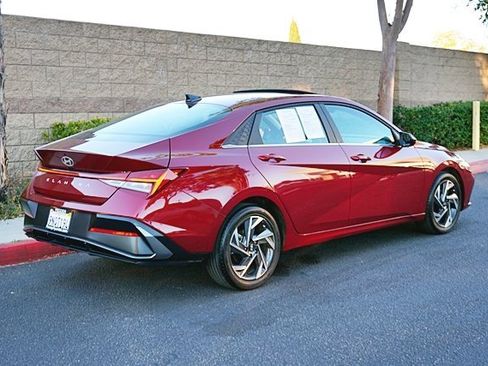 Certified 2025 Hyundai Elantra SEL image 7