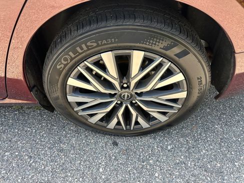 Used 2025 Nissan Altima 2.5 SV FWD image 9