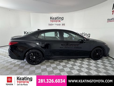 Certified 2025 Toyota Camry SE FWD image 5
