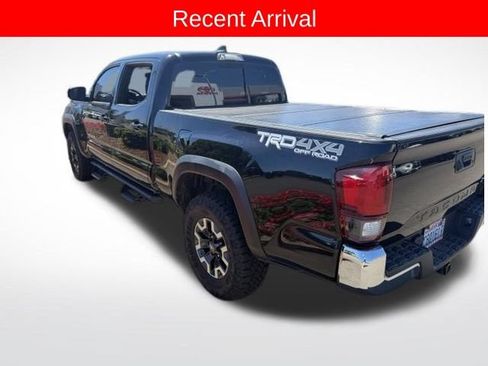 Used 2019 Toyota Tacoma TRD Off-Road w/ TRD Premium Off Road Package AWD/4WD image 2