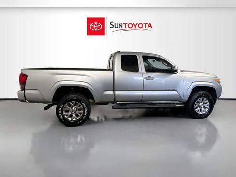 Used 2018 Toyota Tacoma SR RWD image 2