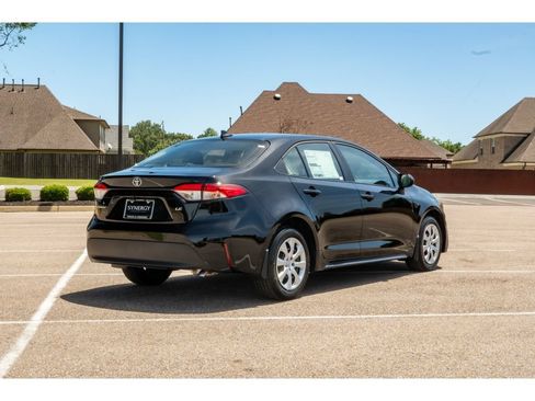 Used 2026 Toyota Corolla LE FWD image 5