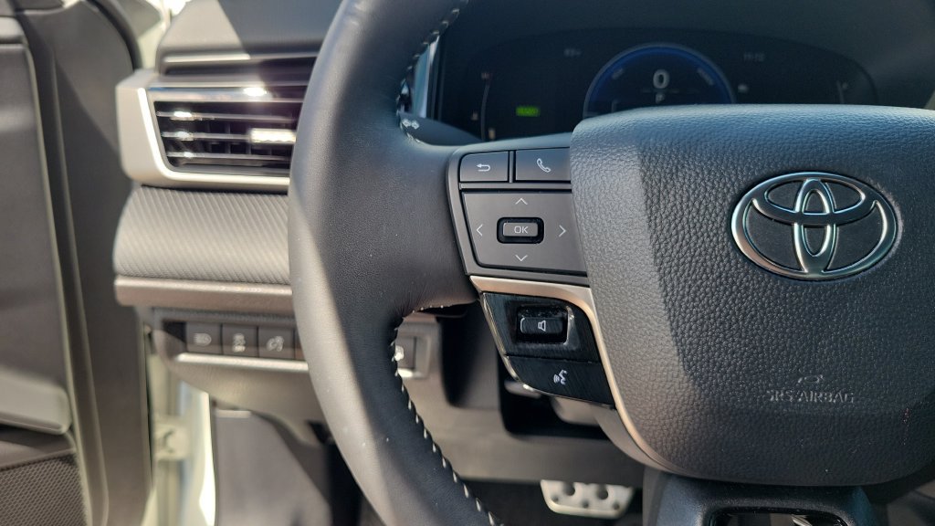 Used 2025 Toyota Camry SE w/ Convenience Package FWD image 18