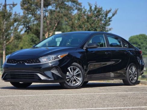 Used 2022 Kia Forte LXS FWD image 23