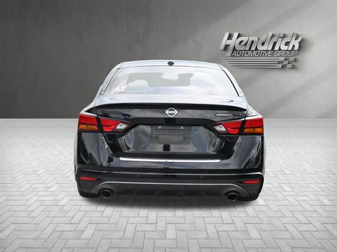 Used 2022 Nissan Altima 2.5 SR w/ Midnight Edition Package FWD image 9