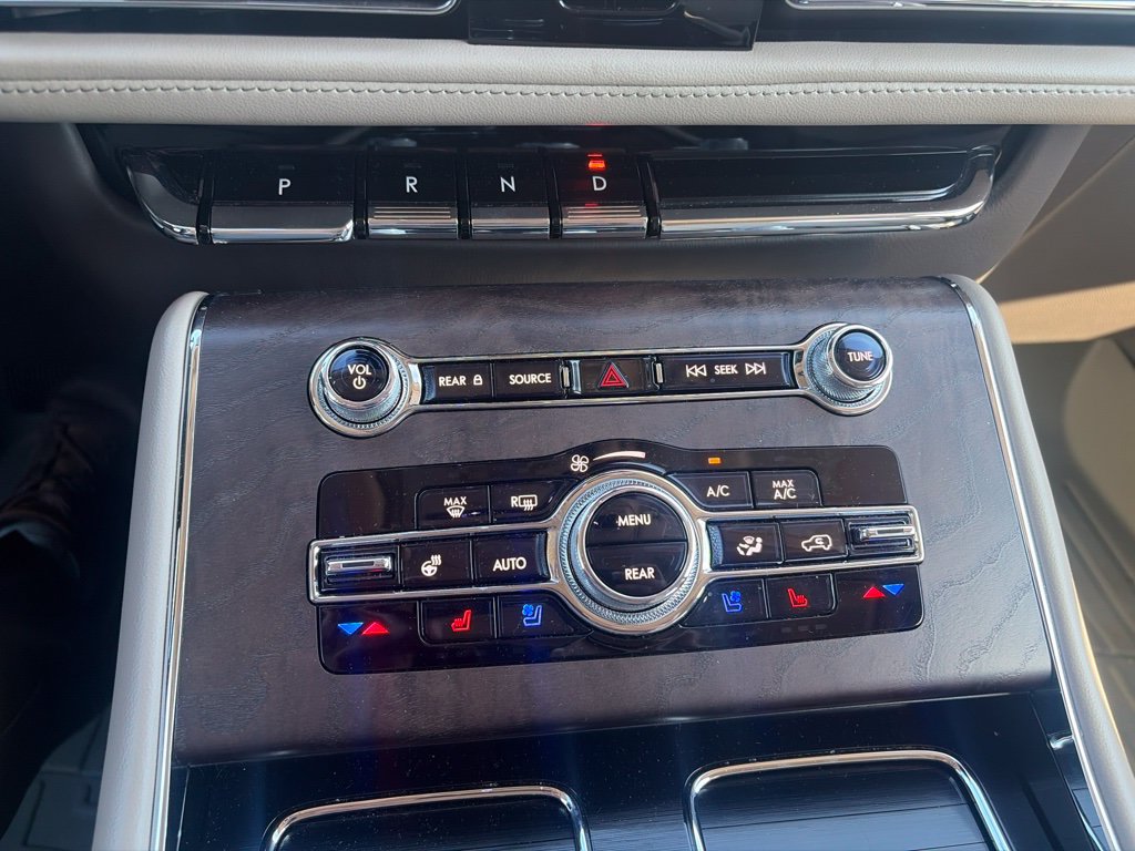 Used 2022 Lincoln Aviator Reserve w/ Equipment Group 201A AWD/4WD image 9