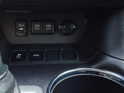 Certified 2019 Toyota Highlander SE w/ Nightshade Edition image 11