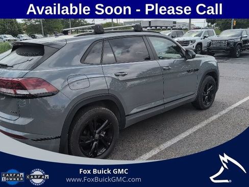 Used 2025 Volkswagen Atlas Cross Sport SEL R-Line w/ Adventure Package AWD/4WD image 4