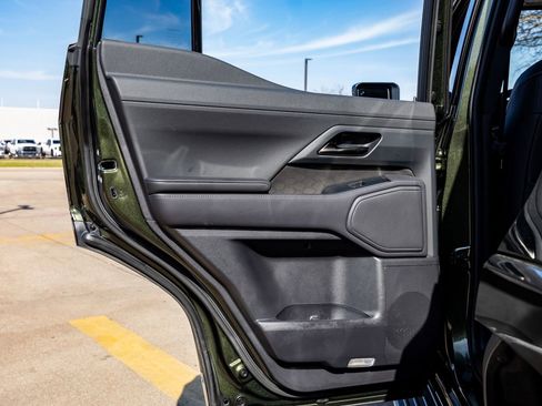 Used 2025 Lexus GX 550 w/ Accessory Package (Z1) image 36