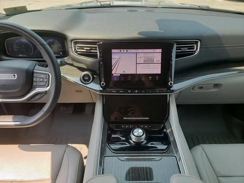 Used 2022 Jeep Wagoneer Series II AWD/4WD image 17