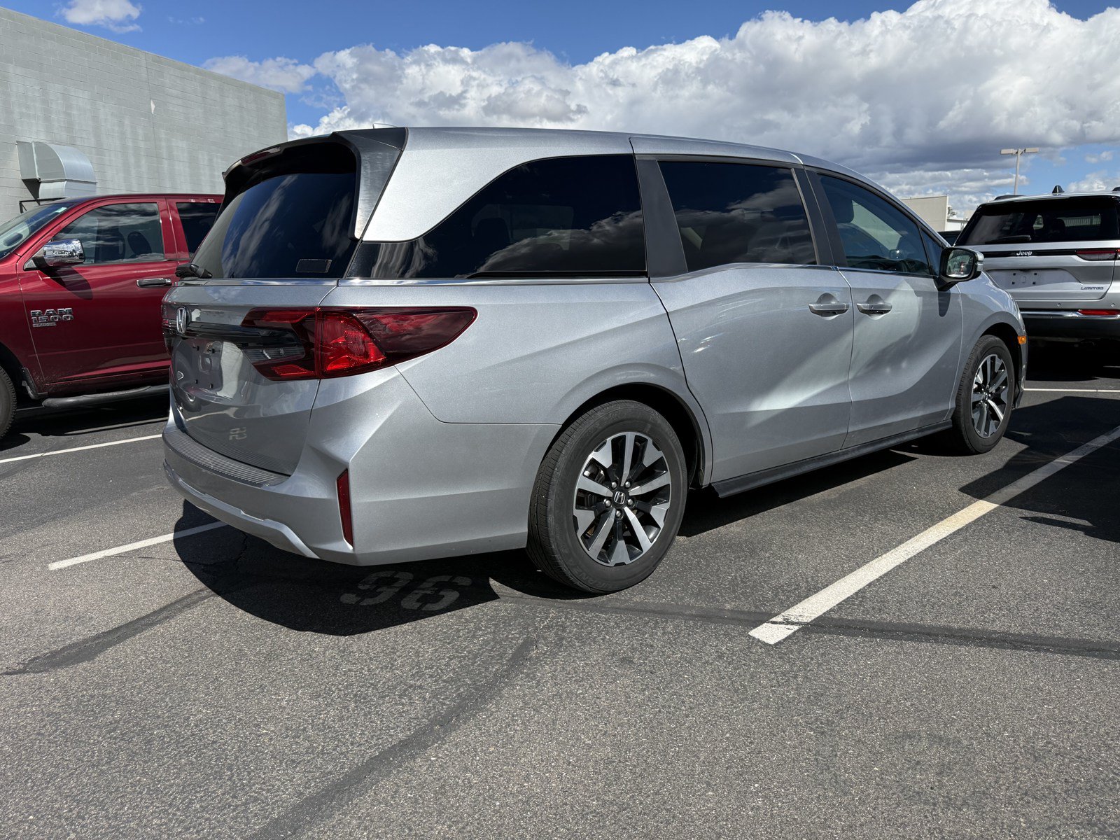 Used 2025 Honda Odyssey EX-L image 3