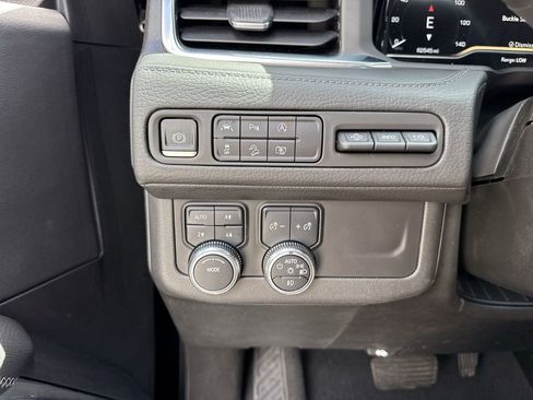 Used 2023 GMC Yukon XL Denali AWD/4WD image 56