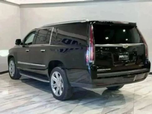 Used 2019 Cadillac Escalade ESV Luxury image 43