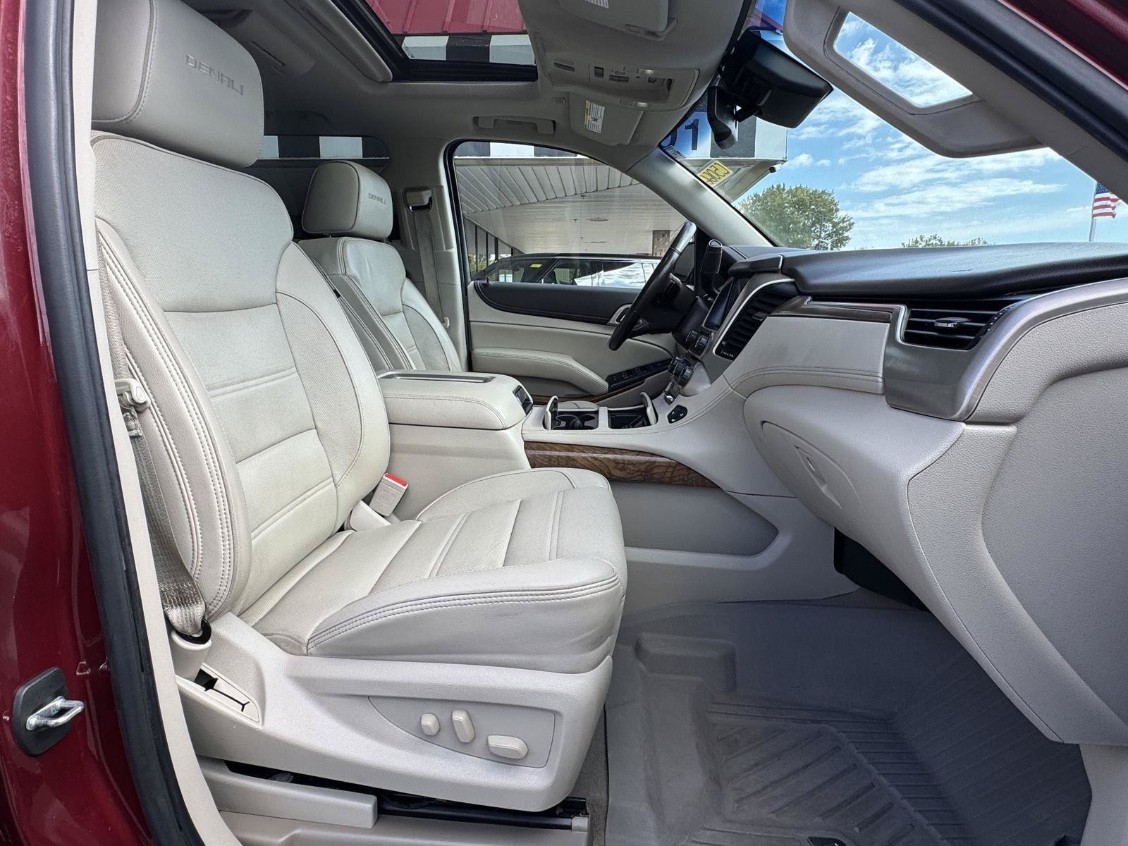 Used 2019 GMC Yukon Denali w/ Denali Ultimate Package AWD/4WD image 28