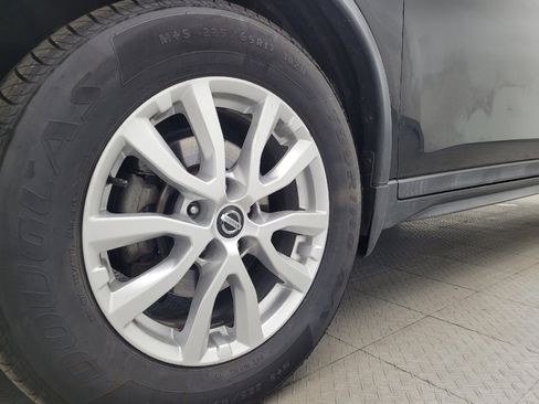 Used 2017 Nissan Rogue SV image 31