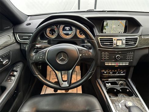 Used 2016 Mercedes-Benz E 350 Sedan image 23