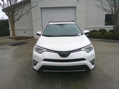 Used 2018 Toyota RAV4 XLE image 5