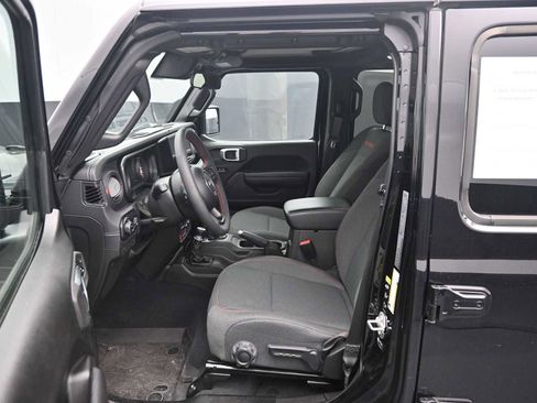 Used 2024 Jeep Gladiator Rubicon w/ Convenience Group AWD/4WD image 14