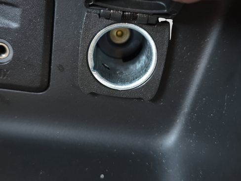 Used 2024 GMC Terrain SLT image 25