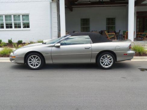 Used 2001 Chevrolet Camaro Z28 w/ SS Performance/Appearance Pkg image 32