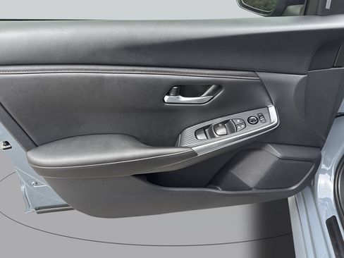Used 2025 Nissan Sentra SR FWD image 26