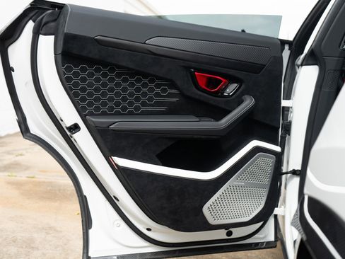 Used 2024 Lamborghini Urus Performante image 34