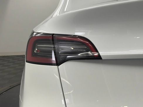 Used 2022 Tesla Model Y Performance AWD/4WD image 13