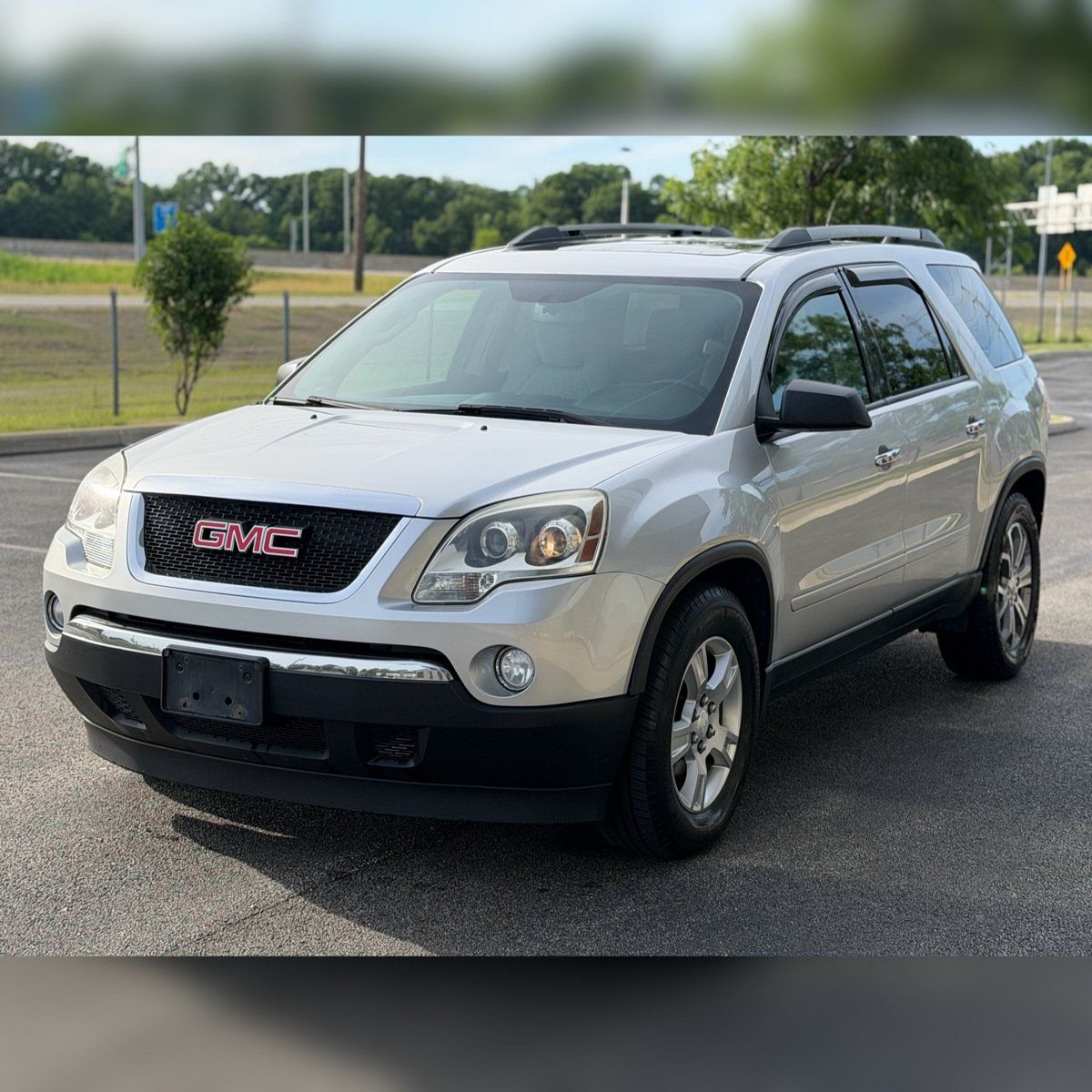 Used 2011 GMC Acadia SLE FWD image 4